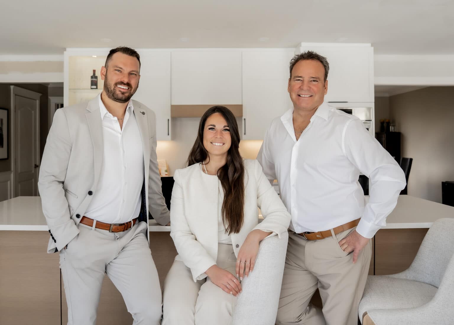 Marc-Antoine Paquette, Gabrielle Gélineau-Ricard et Philippe Ricard, réunis dans une propriété